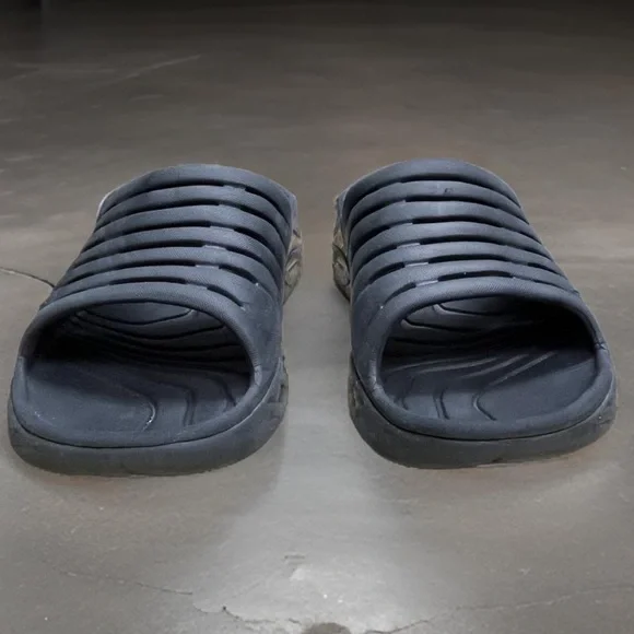 🔥HOKA RECOVERY SLIDES🔥 - Picture 3 of 8